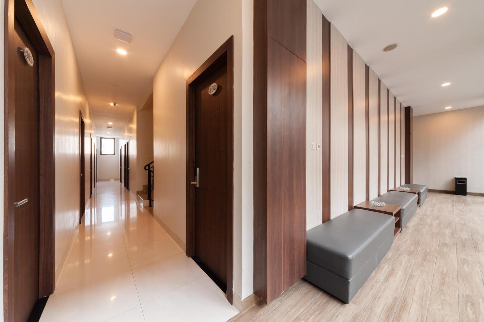 Urbanview Hotel Cengkareng Jakarta By Reddoorz ภายนอก รูปภาพ