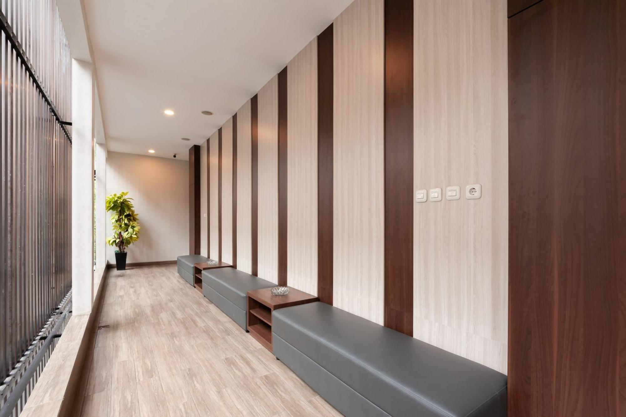 Urbanview Hotel Cengkareng Jakarta By Reddoorz ภายนอก รูปภาพ